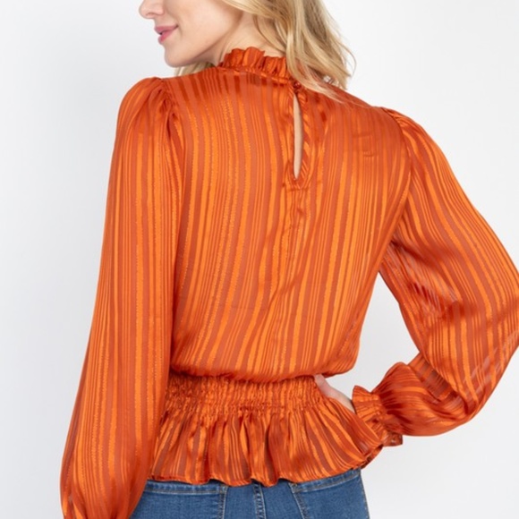 💕 Orange Metallic Ruffle Top 💕 - Picture 4 of 8
